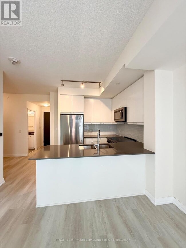 Photo du bâtiment - 3270 Sheppard Ave E