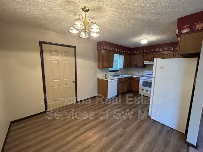 Foto del edificio - 927 N Main St