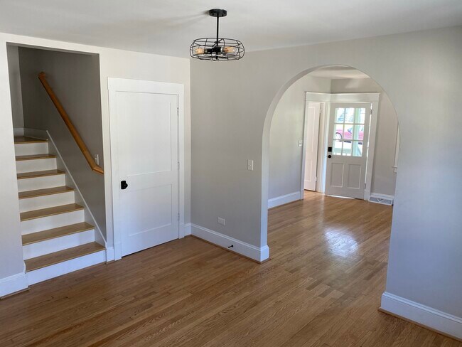 Comedor - 613 Blenheim Ave