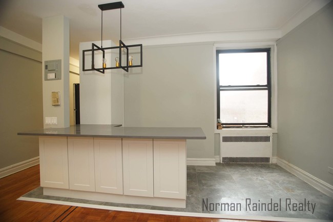Foto del edificio - 8223 Bay Pkwy