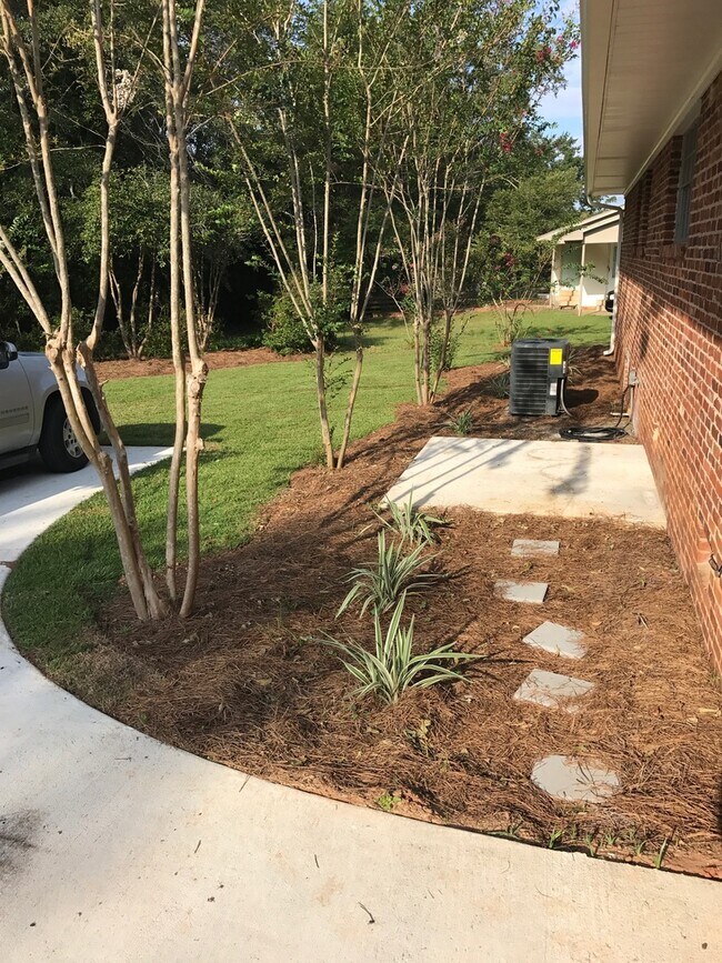 Foto del edificio - Beautiful home in quiet neighborhood