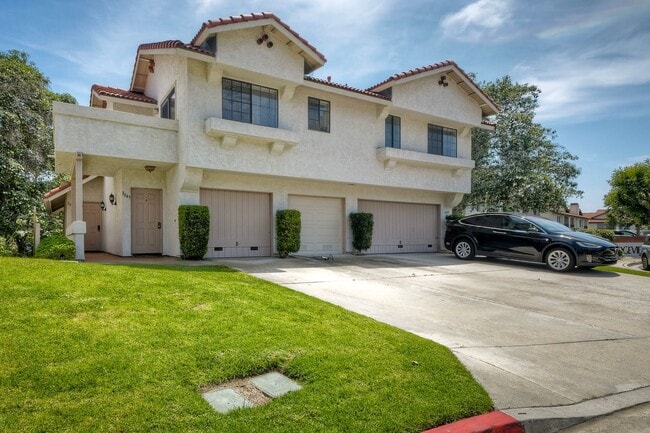 Building Photo - 3045 Corte Trabuco