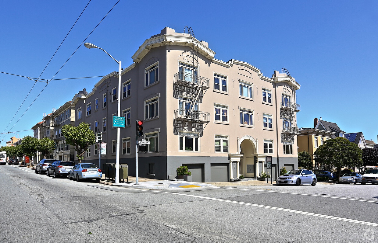 Building Photo - 8 Jordan Ave
