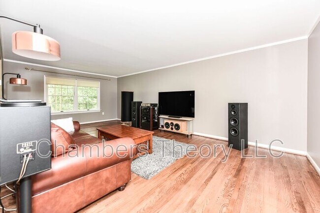 Foto del edificio - 8504 Shadeway Pl
