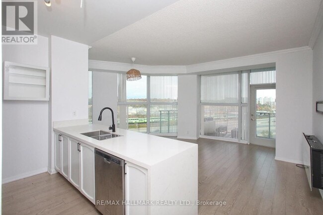 Photo du bâtiment - 2067 Lake Shore Blvd W