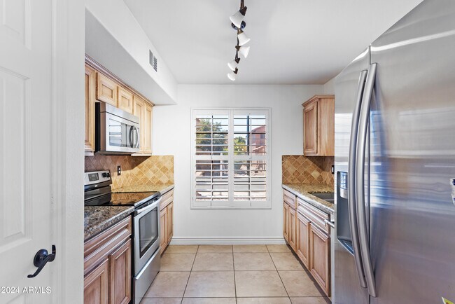 Building Photo - 910 W Sun Coast Dr