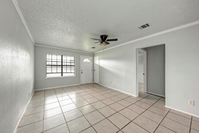 Building Photo - 400 Pinafore St