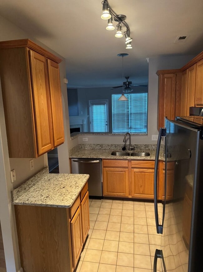 Building Photo - Gorgeous 2br/2.5ba TH, excellent Raleigh location, January 10th!!