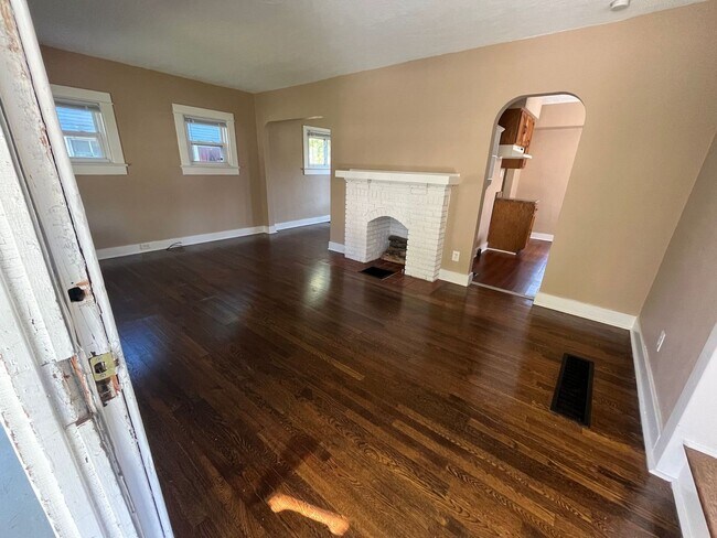 Building Photo - 4012 Old Riverside Dr