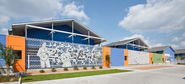 Building Photo - Brays Crossing