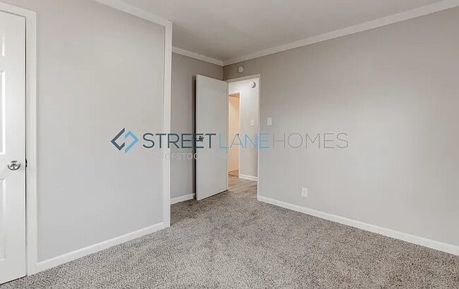 Building Photo - 3235 N Euclid Ave