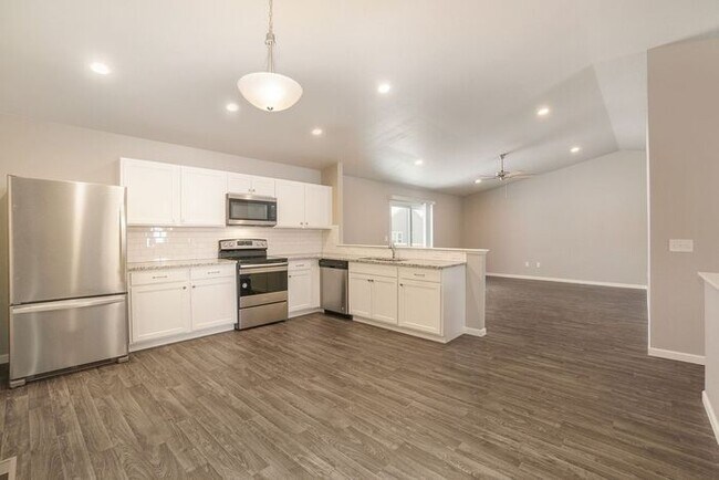 Foto del edificio - 8208 W Sturtevant Ave