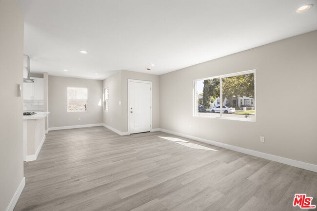 Foto del edificio - 121 W Elm Ave