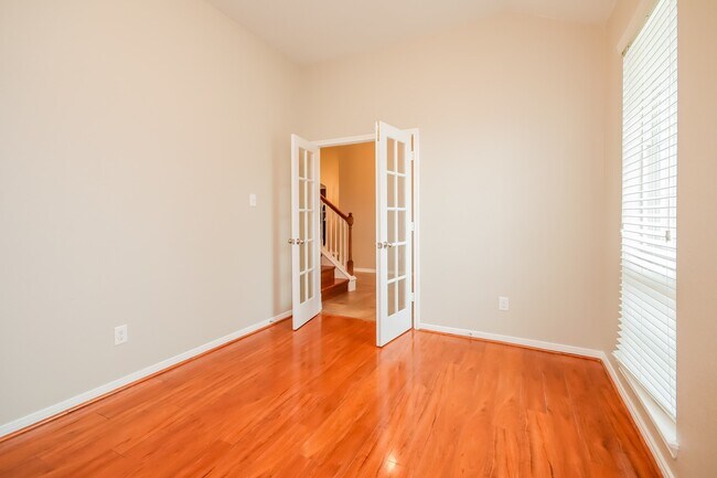 Building Photo - 6707 Level Pond Ln