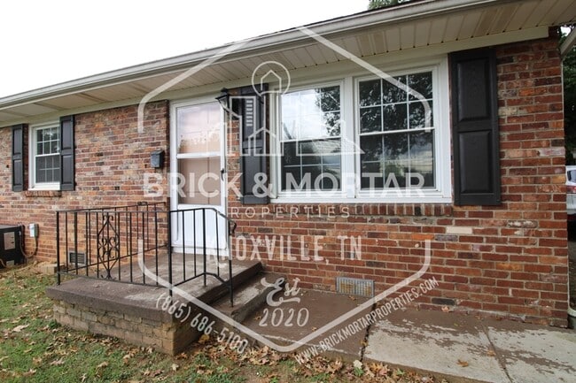 Photo - 2409 Holbrook Dr House