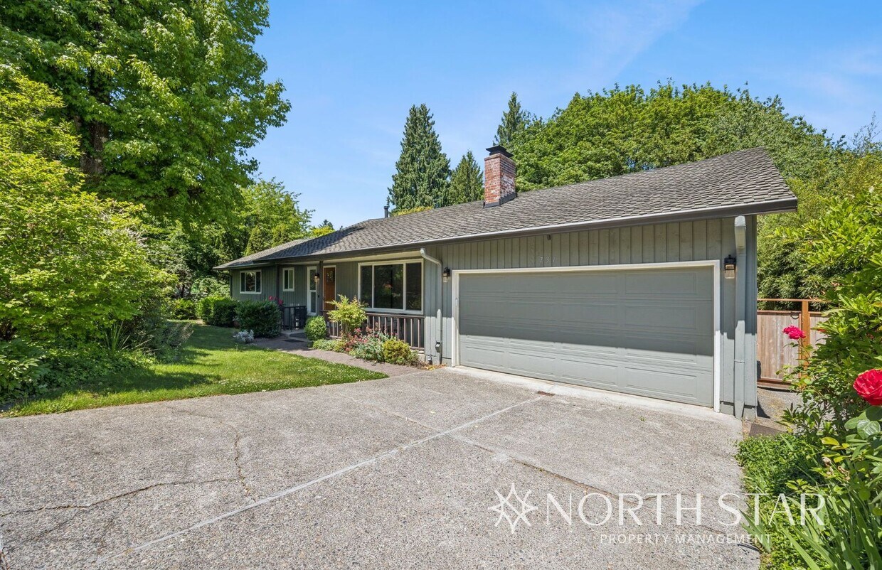 Foto principal - Beautiful Lake Oswego Ranch Home in Red Fo...