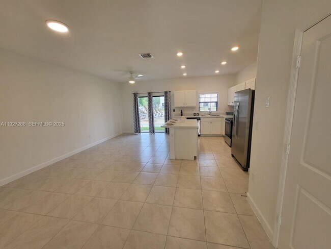 Foto del edificio - 1137 SW 6th Ct