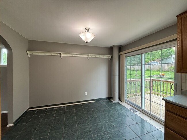 Building Photo - 539 N Powahatan Dr