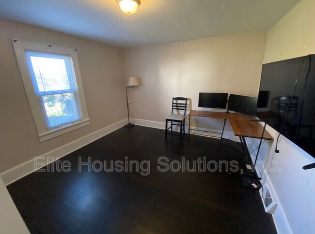 Foto del edificio - 205 Country Ln