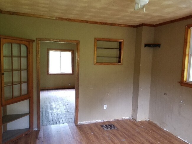 Building Photo - 186 Riverview Dr