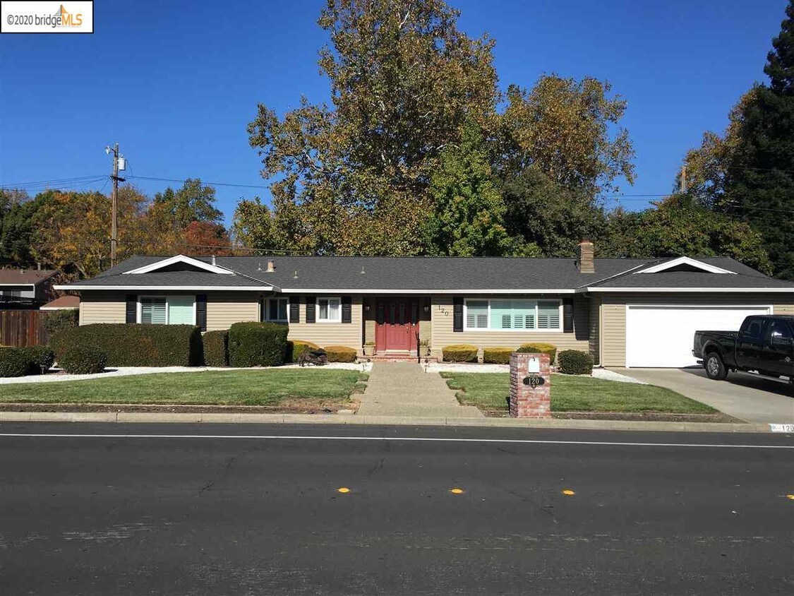 Primary Photo - 120 Paraiso Dr