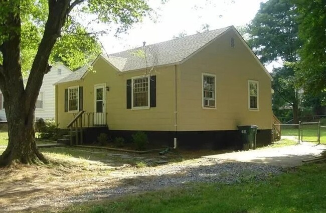 Foto del edificio - 3 BR / 1 BA Cozy Cape in West End