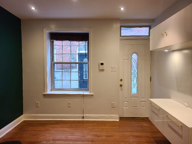 Building Photo - 525R Fitzwater St