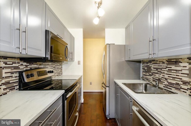 Building Photo - 6423 Richmond Hwy