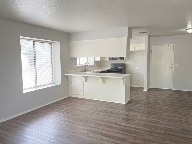 Foto del edificio - 8600 Lyn River Ct