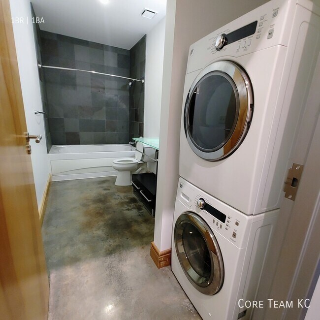 Foto del edificio - One bedroom with a den
