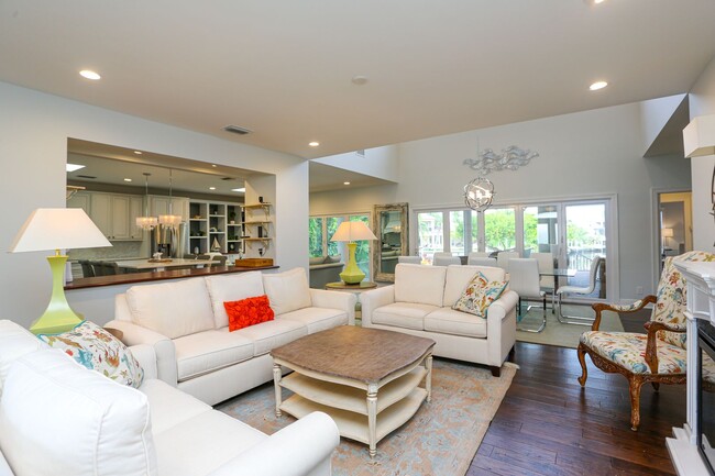Building Photo - **STUNNING POOL HOME**3BEDS PLUS LOFT / 3....