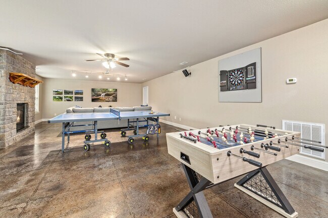 Building Photo - 305 Peach Orchard Rd