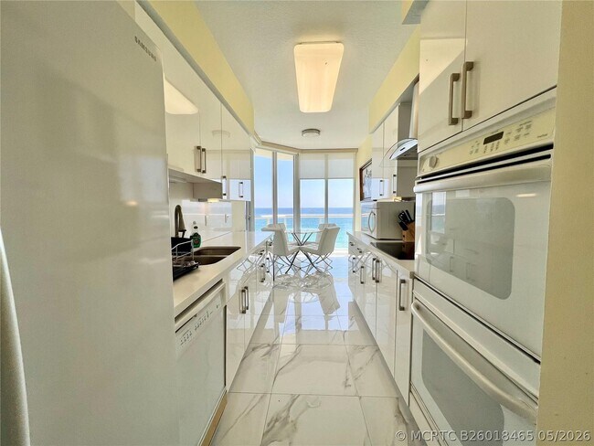 Foto del edificio - 6001 N Ocean Dr
