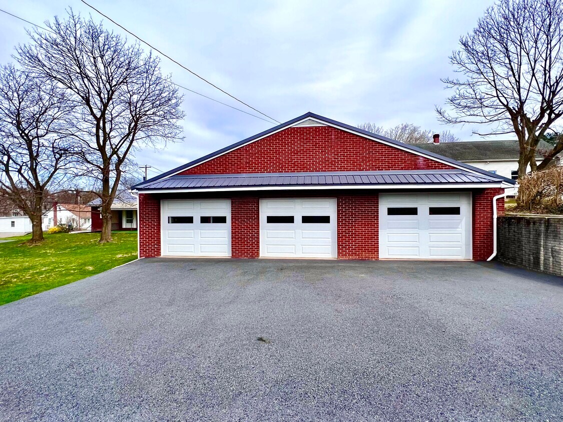 3 Car Garage - 10 Cedar St