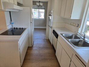 Building Photo - 915 Henderson Ave