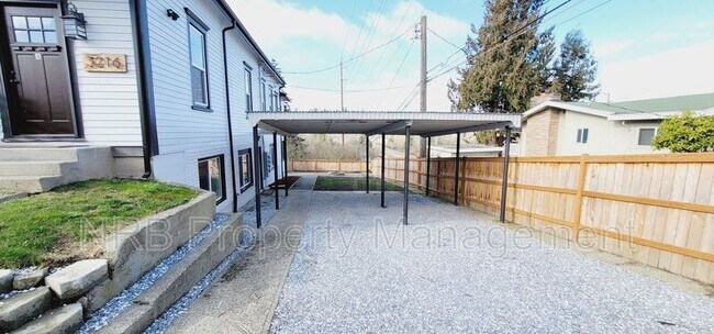Foto del edificio - 3216 E Roosevelt Ave