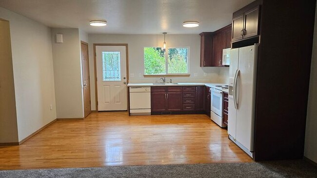 Building Photo - Parkland/Tacoma 3bdr 2bath home w/ Large 2...