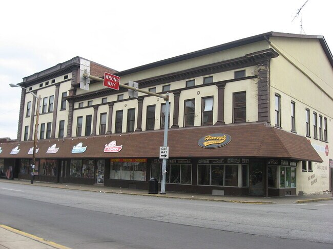 Building Photo - 325 W State St