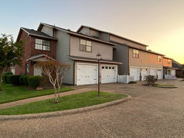Building Photo - 45 Meadow Creek Dr