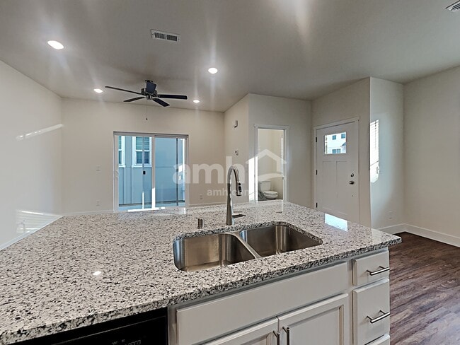 Foto del edificio - 33030 Lookout Ln