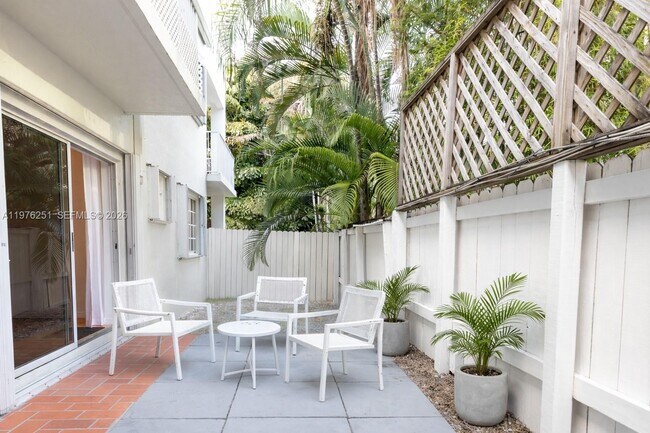 Building Photo - 3007 Bird Ave