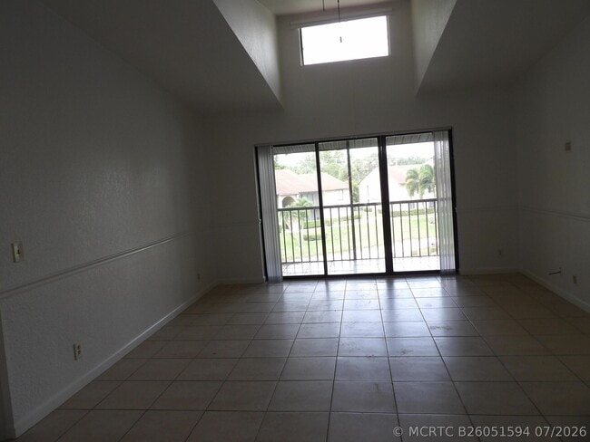 Building Photo - 728 Sunny Pine Way