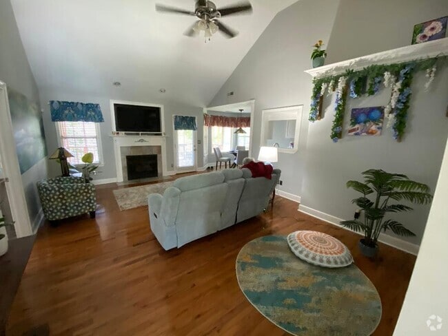 Building Photo - 976 Fuller Glen Cir