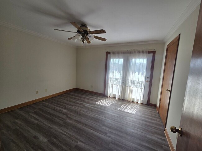 Foto del edificio - 2 bedroom  1 Bath Brick  condo great locat...