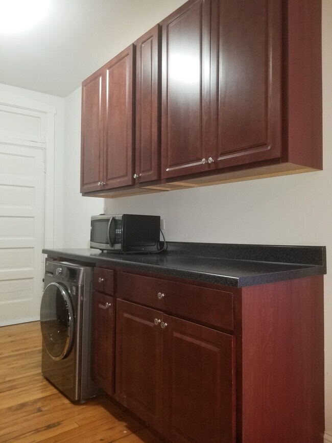 Building Photo - 2138 W Berteau Ave