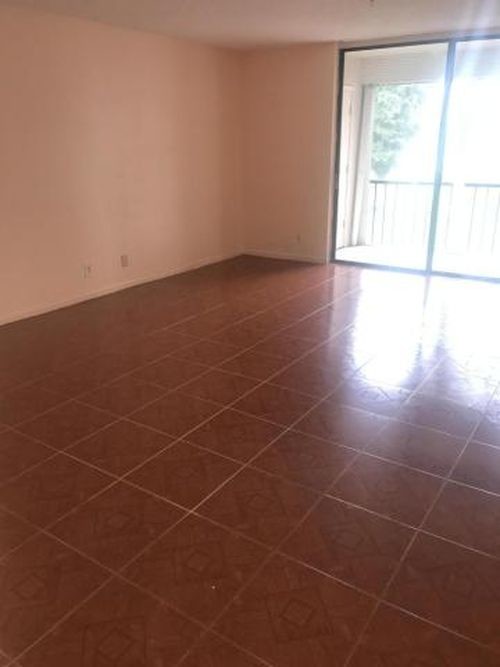 Foto del edificio - 5160 Las Verdes Cir
