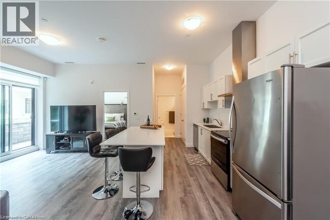 Building Photo - 1 Redfern Ave