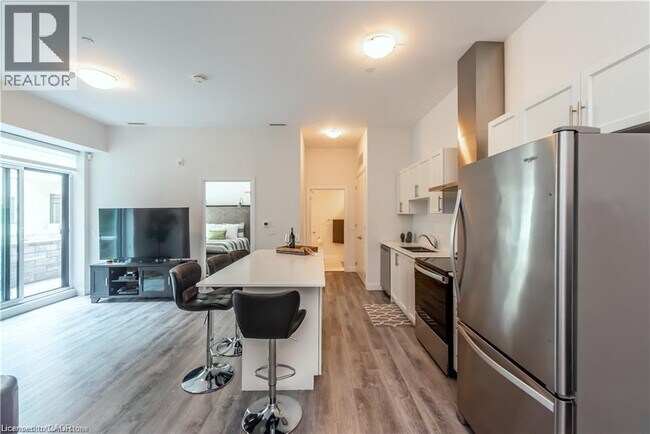 Photo du bâtiment - 1 Redfern Ave