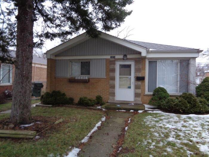 Primary Photo - 14414 University Ave