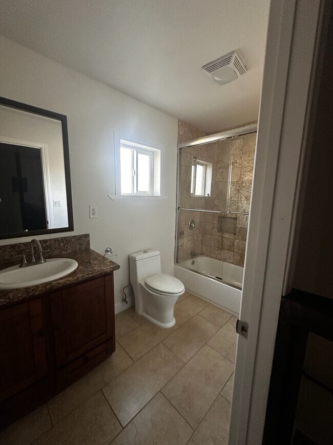 Foto del edificio - 1334 W 103rd St